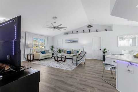 Casa en venta en Cape Coral, Florida, 4 dormitorios, 159.05 m2 № 2287685 - foto 12