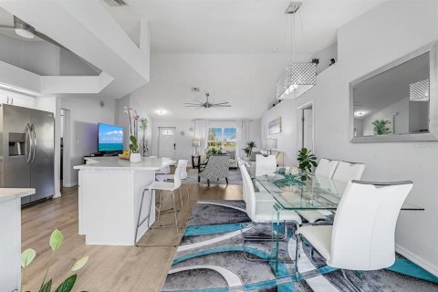 Casa en venta en Cape Coral, Florida, 4 dormitorios, 159.05 m2 № 2287685 - foto 20