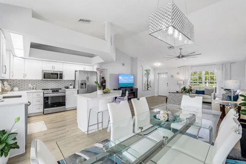Casa en venta en Cape Coral, Florida, 4 dormitorios, 159.05 m2 № 2287685 - foto 17