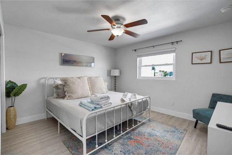 Immobilier commercial à vendre à Indian Rocks Beach, Floride: 6 chambres, 228.91 m2 № 1522021 - photo 8