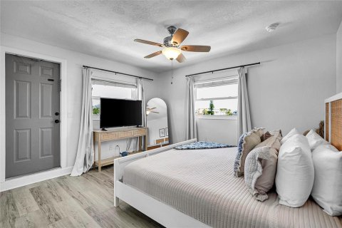 Immobilier commercial à vendre à Indian Rocks Beach, Floride: 6 chambres, 228.91 m2 № 1522021 - photo 15