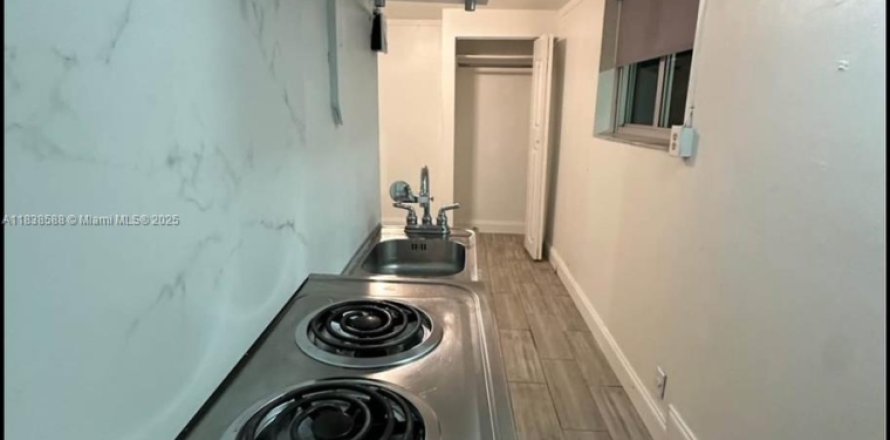 Immobilier commercial à Miami, Floride 27.87 m2 № 1826009