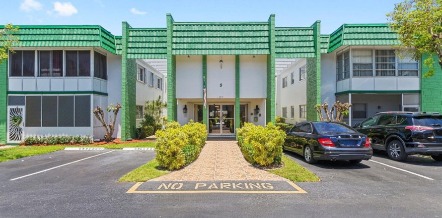 Condo in Lauderhill, Florida, 2 bedrooms № 2191577