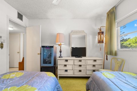 Condo in Lauderhill, Florida, 2 bedrooms № 2191577 - photo 7