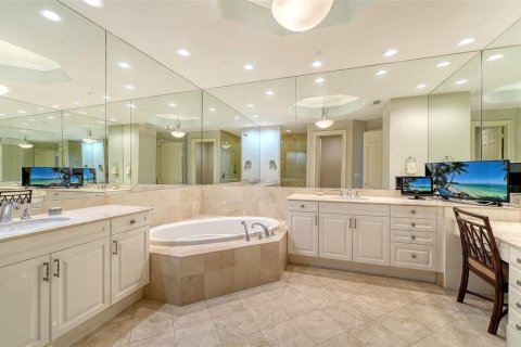 Condo in Sarasota, Florida, 4 bedrooms  № 2230432 - photo 26