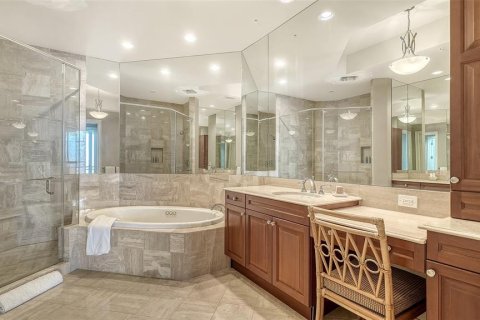 Condo in Sarasota, Florida, 4 bedrooms  № 2230432 - photo 24
