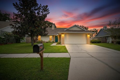 Casa en venta en Brandon, Florida, 3 dormitorios, 166.02 m2 № 1903749 - foto 1