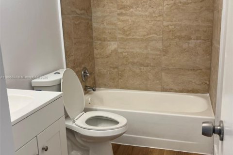 Copropriété à louer à Hialeah, Floride: 2 chambres, 98.1 m2 № 1933224 - photo 2