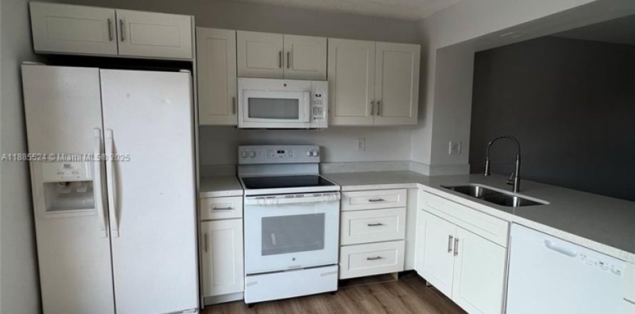 Condo à Hialeah, Floride, 2 chambres  № 1933224