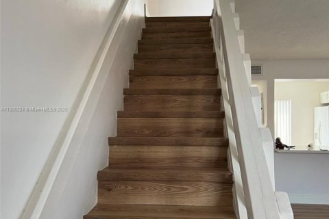 Copropriété à louer à Hialeah, Floride: 2 chambres, 98.1 m2 № 1933224 - photo 5