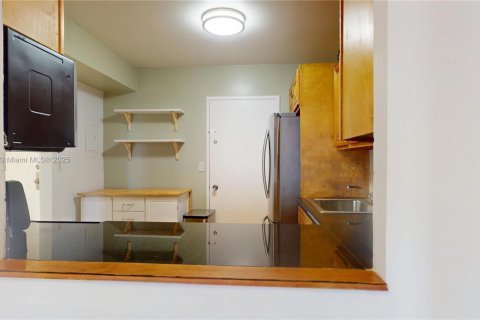 Condo in Hallandale Beach, Florida, 2 bedrooms  № 1971784 - photo 10