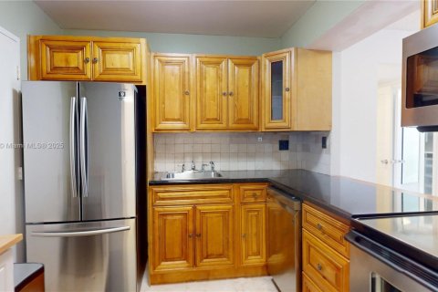 Condo in Hallandale Beach, Florida, 2 bedrooms  № 1971784 - photo 9