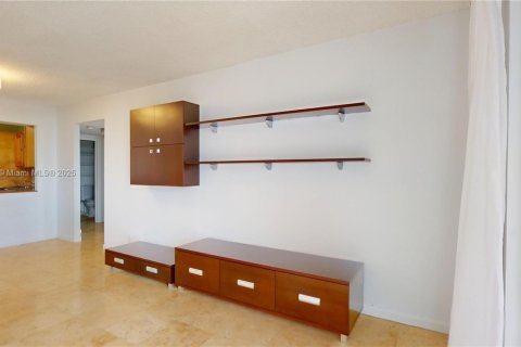 Condo in Hallandale Beach, Florida, 2 bedrooms  № 1971784 - photo 5