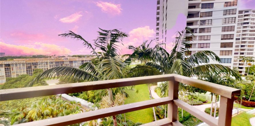 Condo in Hallandale Beach, Florida, 2 bedrooms  № 1971784