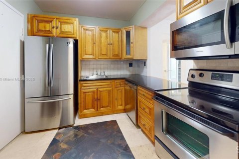 Condo in Hallandale Beach, Florida, 2 bedrooms  № 1971784 - photo 8