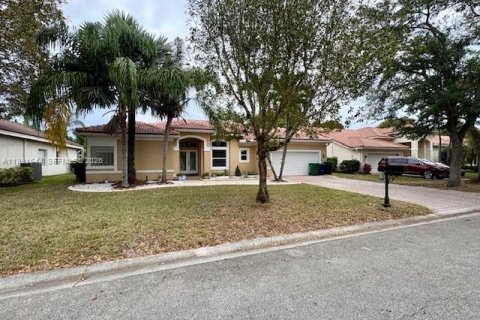 House in Coral Springs, Florida 4 bedrooms, 212.1 sq.m. № 2059319 - photo 3