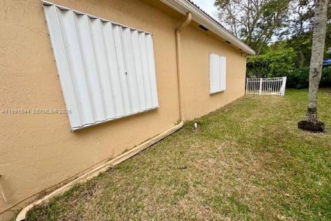 House in Coral Springs, Florida 4 bedrooms, 212.1 sq.m. № 2059319 - photo 28