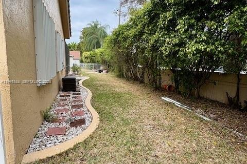 House in Coral Springs, Florida 4 bedrooms, 212.1 sq.m. № 2059319 - photo 27