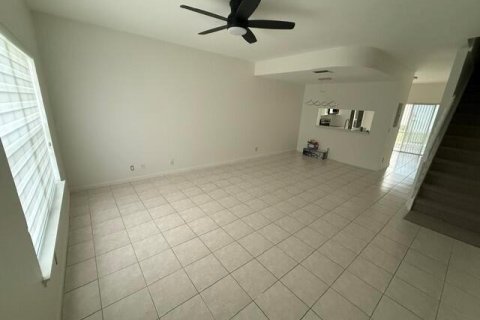 Adosado en alquiler en Coral Springs, Florida, 3 dormitorios, 108.7 m2 № 2272411 - foto 2