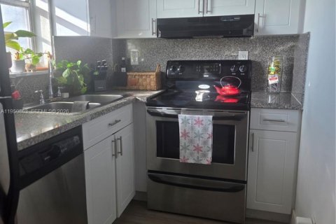 Apartment in Miami, Florida 1 bedroom, 71.44 sq.m. № 2009036 - photo 7