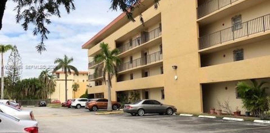 Apartment in Miami, Florida 1 bedroom, 71.44 sq.m. № 2009036