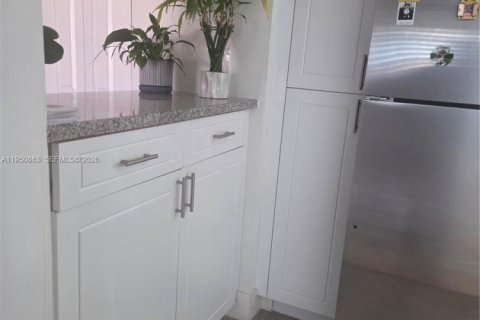 Apartment in Miami, Florida 1 bedroom, 71.44 sq.m. № 2009036 - photo 6