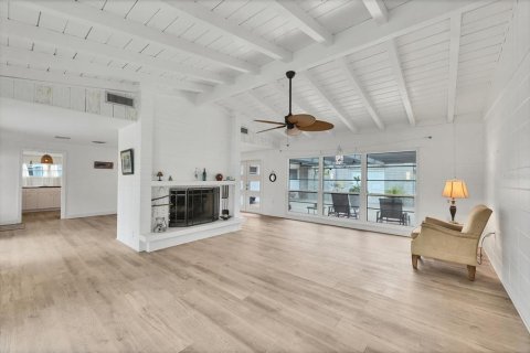 House in Placida, Florida 4 bedrooms, 210.14 sq.m. № 2115230 - photo 14