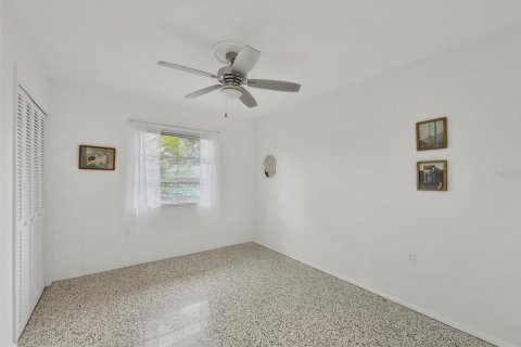 House in Placida, Florida 4 bedrooms, 210.14 sq.m. № 2115230 - photo 27