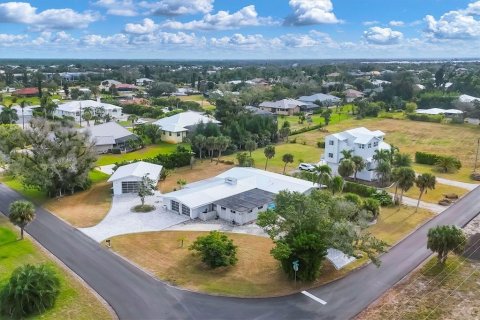 House in Placida, Florida 4 bedrooms, 210.14 sq.m. № 2115230 - photo 6