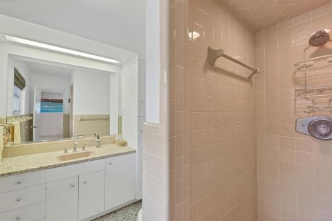 House in Placida, Florida 4 bedrooms, 210.14 sq.m. № 2115230 - photo 23