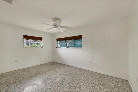 House in Placida, Florida 4 bedrooms, 210.14 sq.m. № 2115230 - photo 25