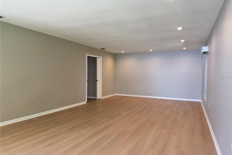 Casa en venta en Winter Haven, Florida, 5 dormitorios, 323.49 m2 № 2339487 - foto 20