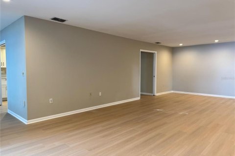Casa en venta en Winter Haven, Florida, 5 dormitorios, 323.49 m2 № 2339487 - foto 19