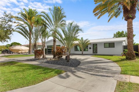 Casa en venta en Hollywood, Florida, 4 dormitorios, 212.28 m2 № 2054280 - foto 3