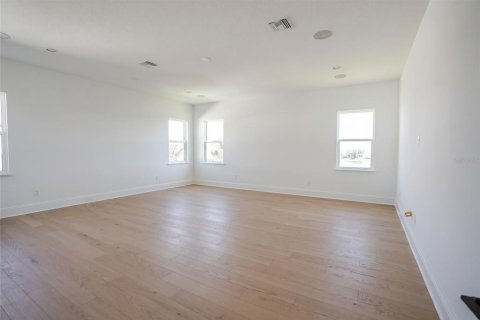 Casa en venta en Orlando, Florida, 5 dormitorios, 623 m2 № 2112200 - foto 25