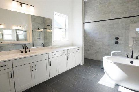 Casa en venta en Orlando, Florida, 5 dormitorios, 623 m2 № 2112200 - foto 23