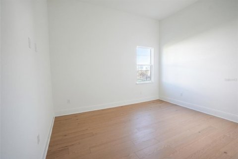 Casa en venta en Orlando, Florida, 5 dormitorios, 623 m2 № 2112200 - foto 18