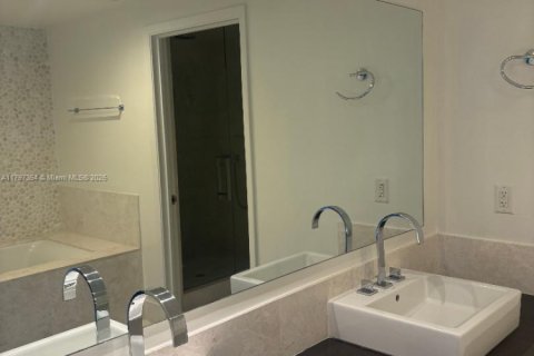 Condominio en alquiler en Sunny Isles Beach, Florida, 4 dormitorios, 230.86 m2 № 1977301 - foto 4