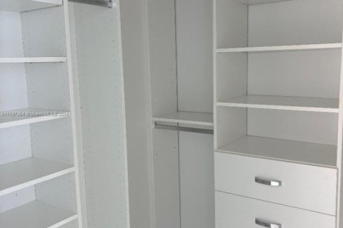 Condominio en alquiler en Sunny Isles Beach, Florida, 4 dormitorios, 230.86 m2 № 1977301 - foto 5