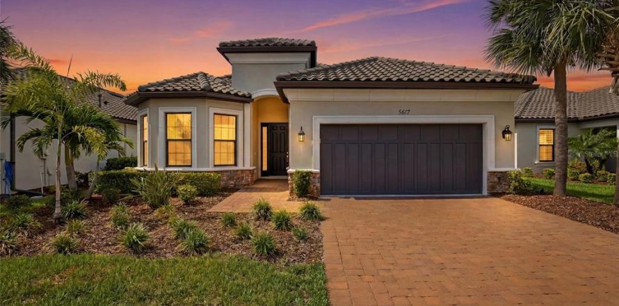 House in Nokomis, Florida 3 bedrooms, 215.81 sq.m. № 2129769