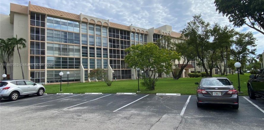 Condominio en Hallandale Beach, Florida, 1 dormitorio № 1897434