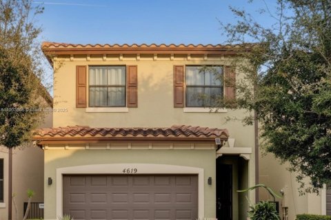 Villa ou maison à vendre à Tamarac, Floride: 3 chambres, 171.13 m2 № 1955890 - photo 1