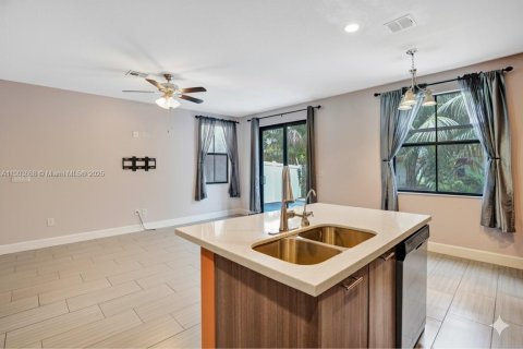 Villa ou maison à vendre à Tamarac, Floride: 3 chambres, 171.13 m2 № 1955890 - photo 7