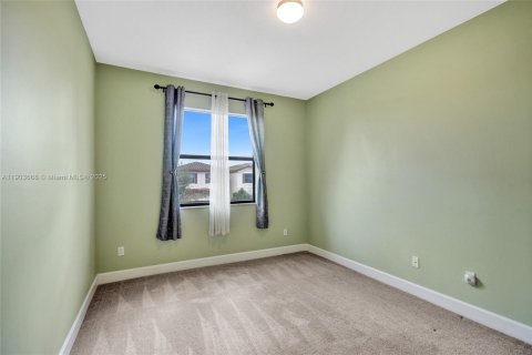 Villa ou maison à vendre à Tamarac, Floride: 3 chambres, 171.13 m2 № 1955890 - photo 11