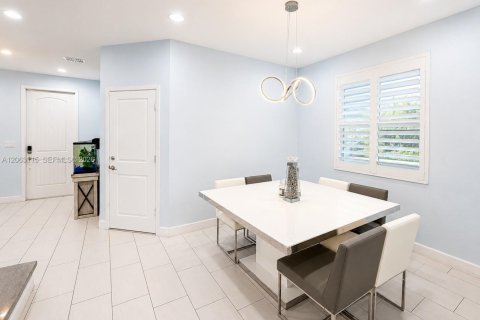Villa ou maison à louer à Tamarac, Floride: 3 chambres, 172.05 m2 № 2281650 - photo 4