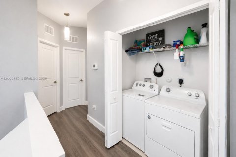 Villa ou maison à louer à Tamarac, Floride: 3 chambres, 172.05 m2 № 2281650 - photo 11