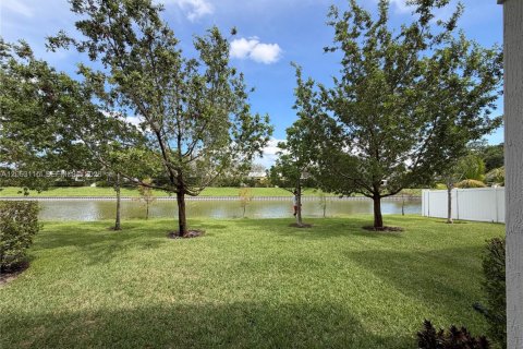 Villa ou maison à louer à Tamarac, Floride: 3 chambres, 172.05 m2 № 2281650 - photo 18