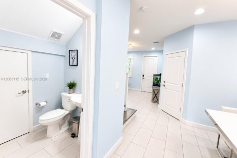 Villa ou maison à louer à Tamarac, Floride: 3 chambres, 172.05 m2 № 2281650 - photo 3