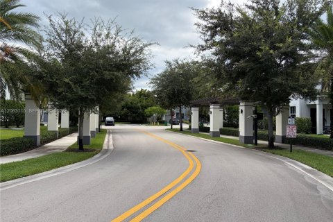 Villa ou maison à louer à Tamarac, Floride: 3 chambres, 172.05 m2 № 2281650 - photo 23