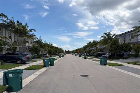 Villa ou maison à louer à Tamarac, Floride: 3 chambres, 172.05 m2 № 2281650 - photo 21